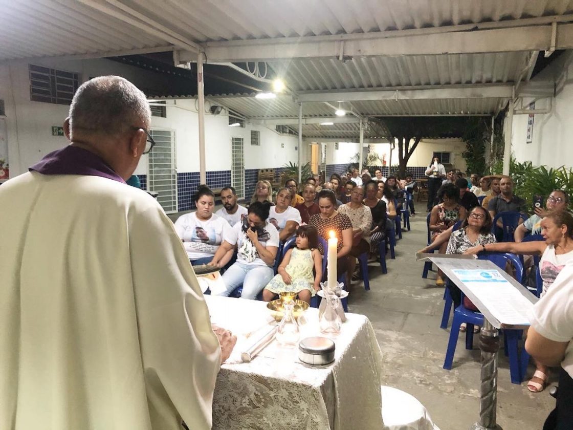 Amigos e familiares prestam homenagens na Missa da Saudade